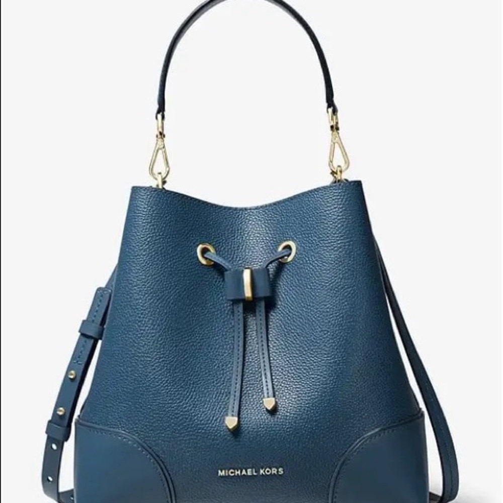 Michael Kors Mercer Gallery Bucket Bag with Matching Wallet in Dark Chambray
